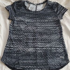 Under Armour pullover stretchy top size S